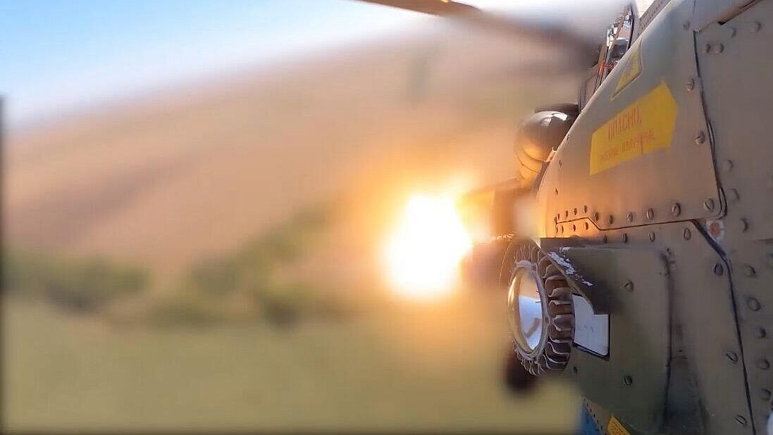 Ми-28НМ уничтожил бронетехнику и боевиков ВСУ в курском приграничье