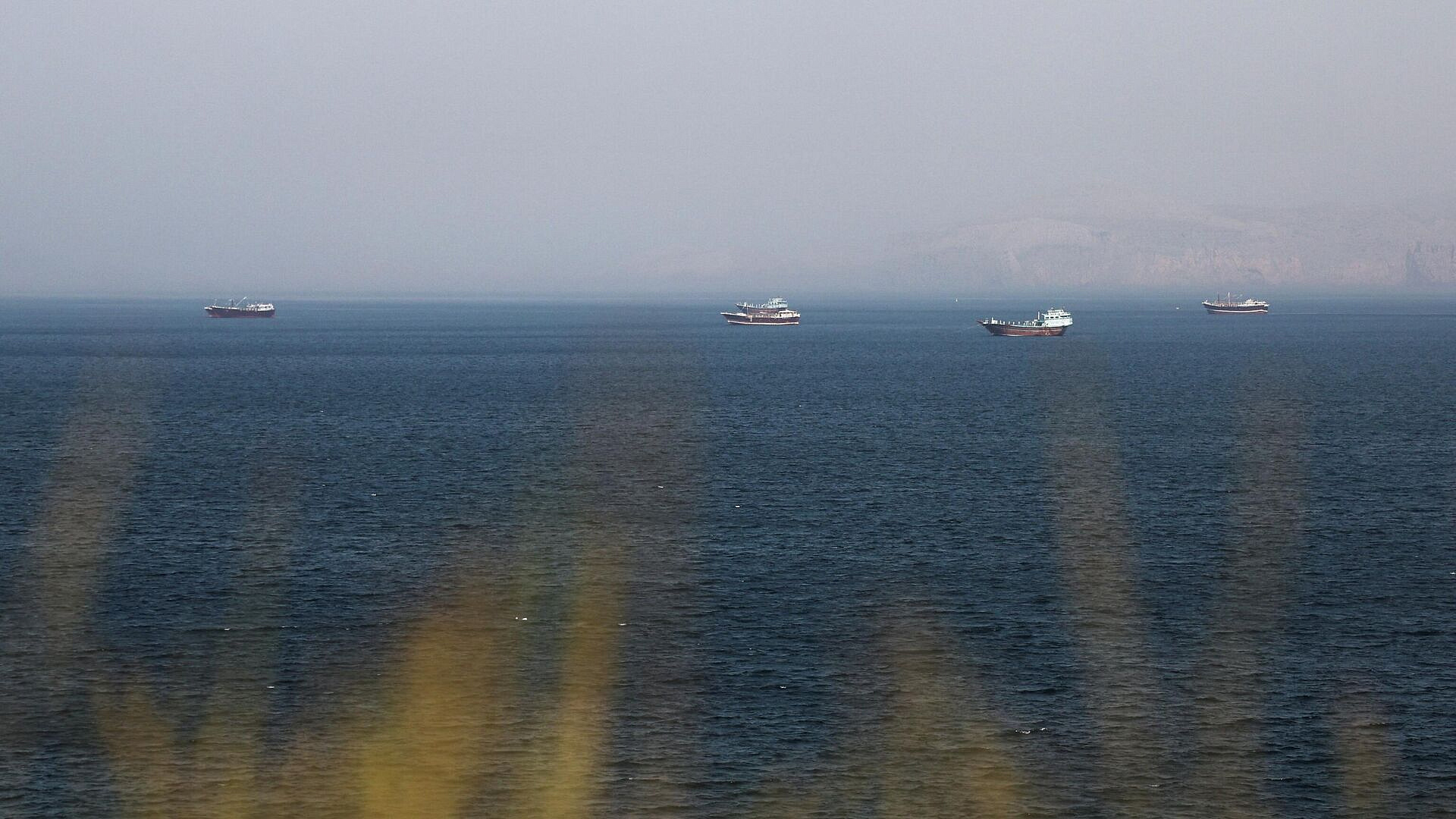 Аракчи: Иран ведет переговоры по безопасному проходу через Ормузский пролив