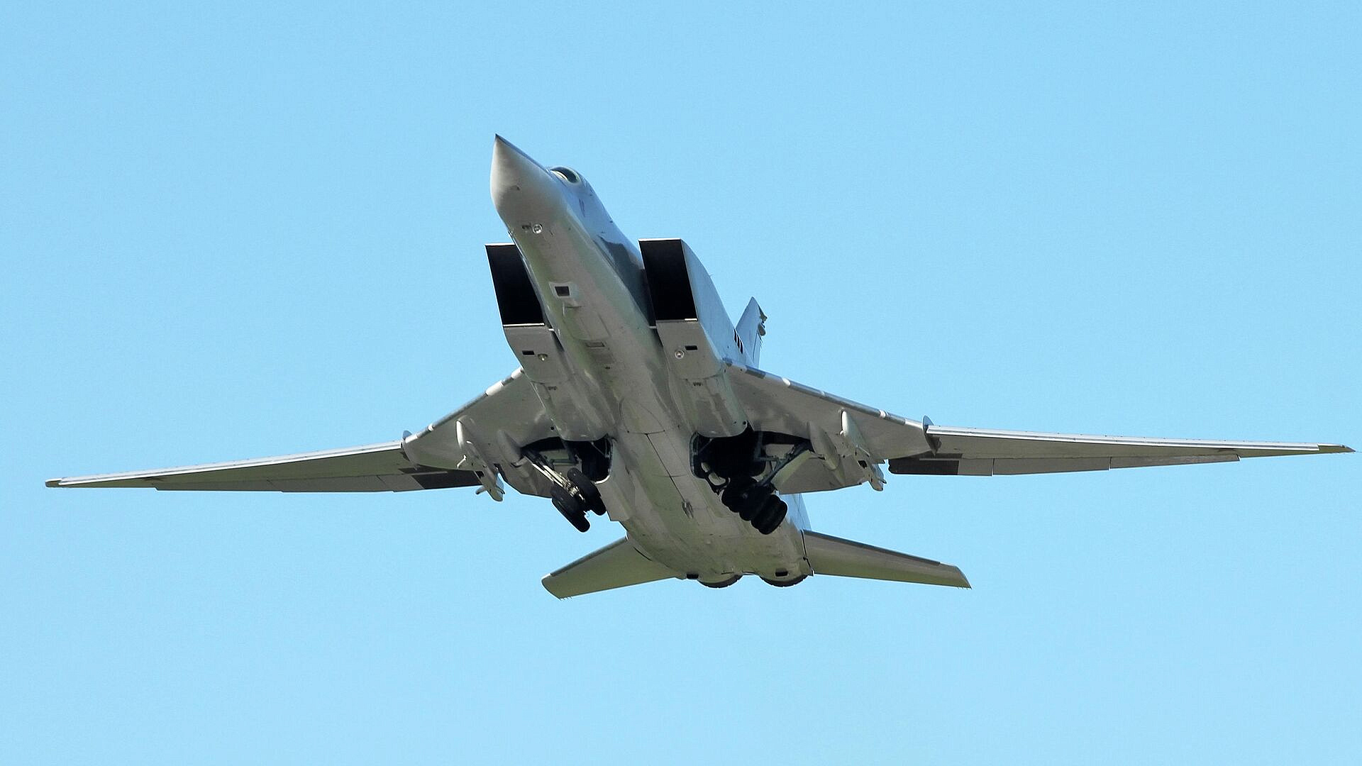 Российские Ту-22м3 выполнили плановый полет над водами Балтийского моря