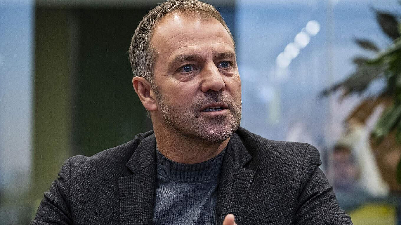 Тренер Флик продлит контракт с "Барселоной" до 2028 года