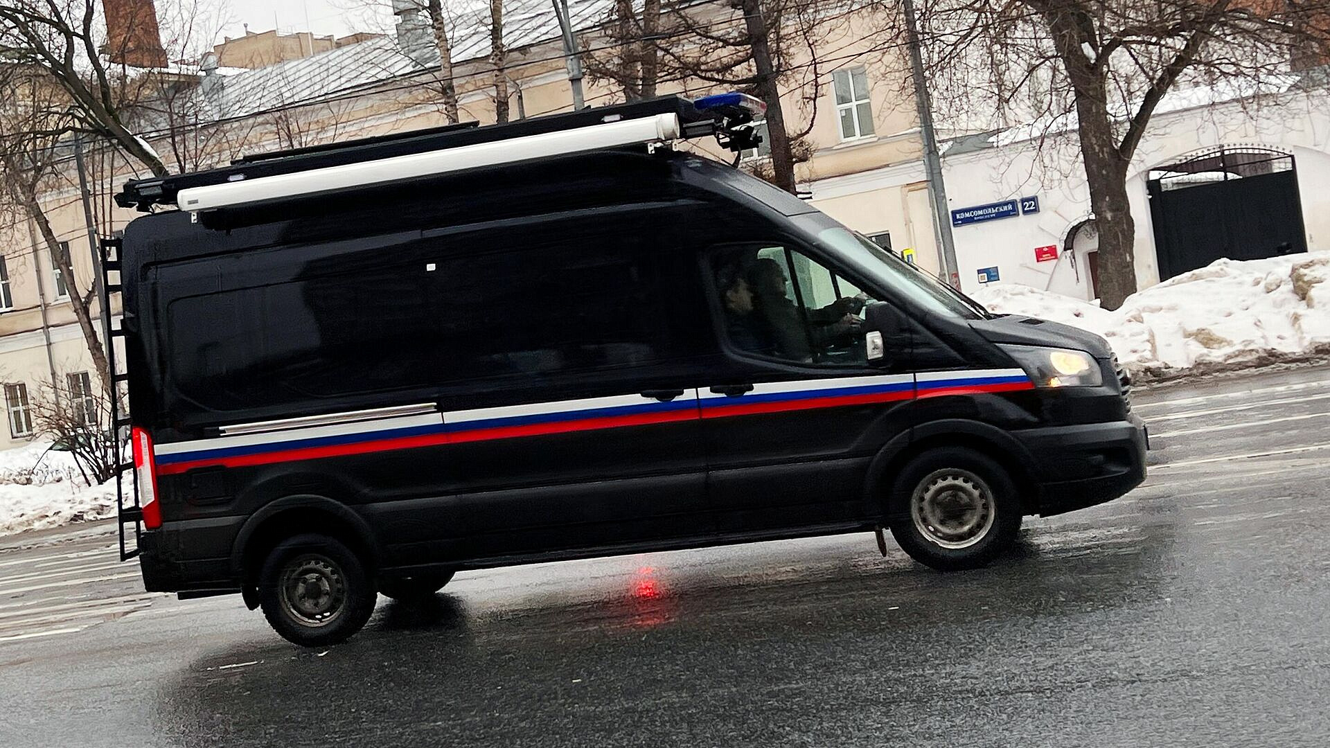 Житель Ростовской области залил урну с бюллетенями зеленкой