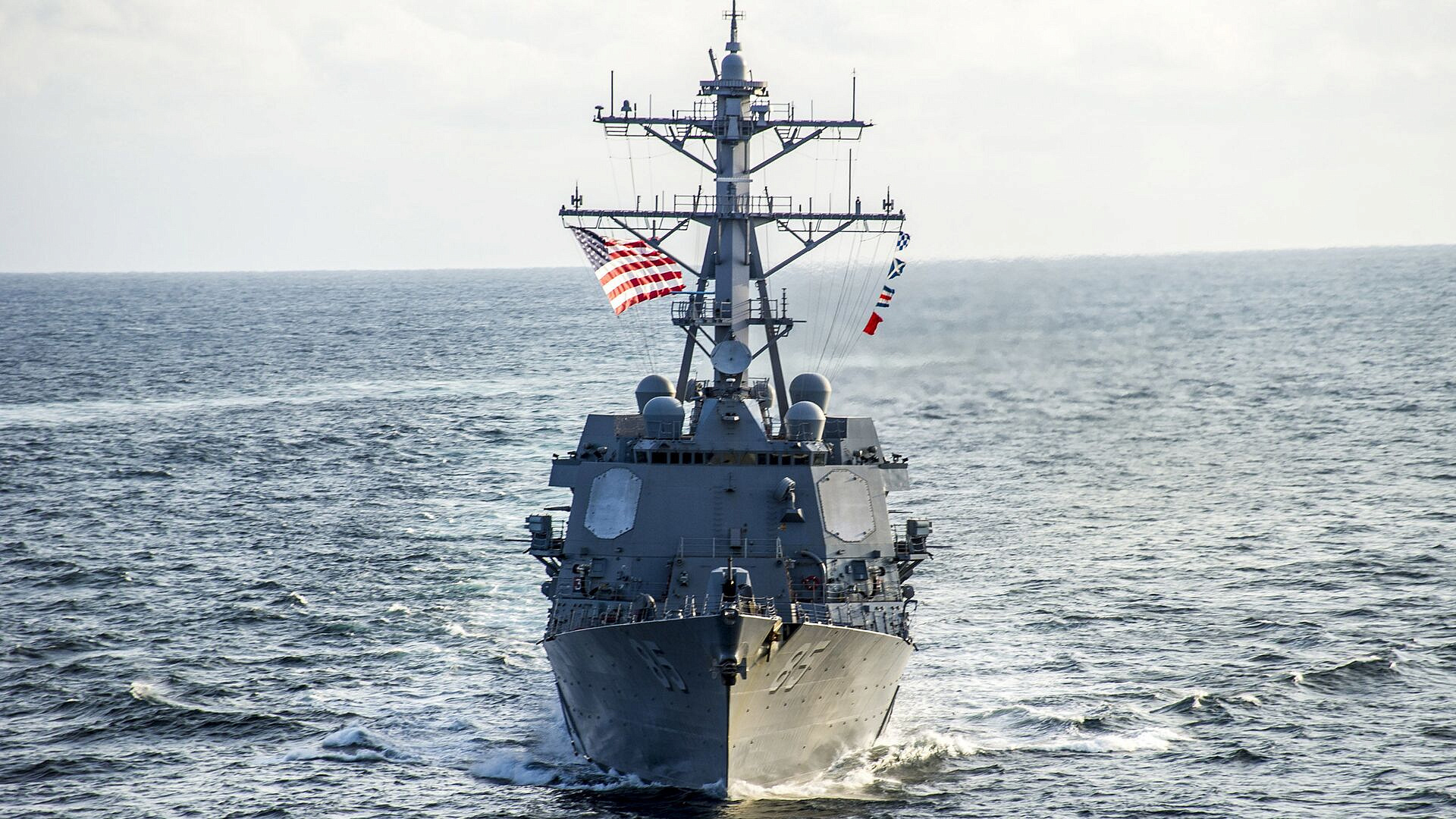 Присутствие ВМС США на Ближнем Востоке продолжит нарастать, считают СМИ