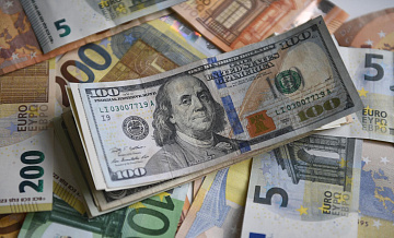 Доллар слабеет после выхода данных о неожиданном росте безработицы в США