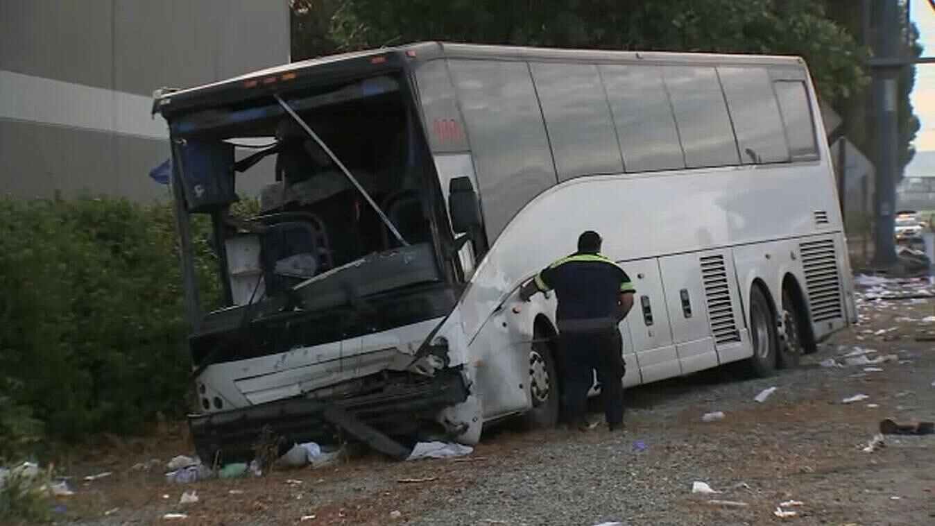 В Лос-Анджелесе автобус с туристами попал в ДТП, один человек погиб