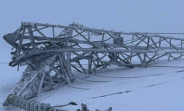 В Мурманской области установили вторую из пяти поврежденных опор ЛЭП