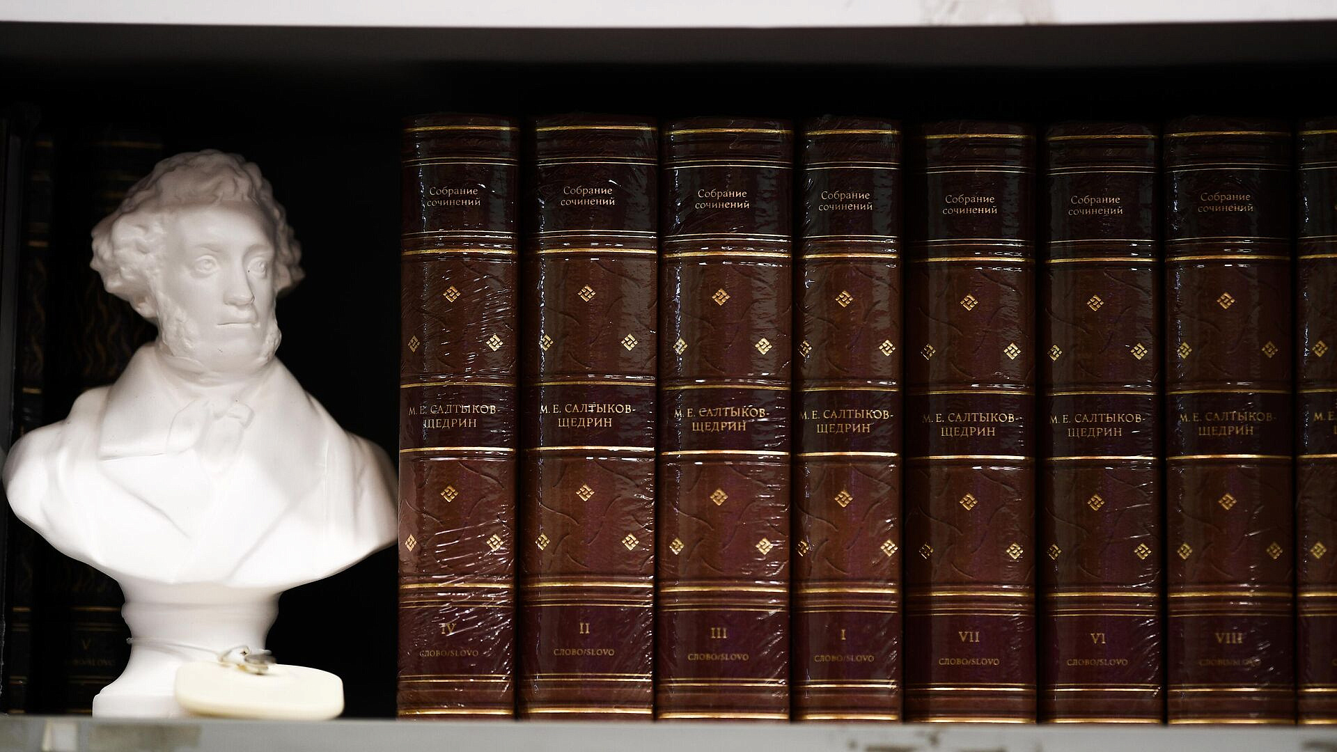 Мастера МЦХШ оформят книги издательства "Наука"