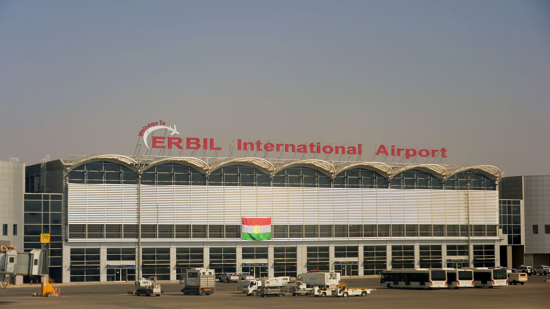 В иракском Эрбиле отражают атаку на аэропорт, пишет Al Jazeera