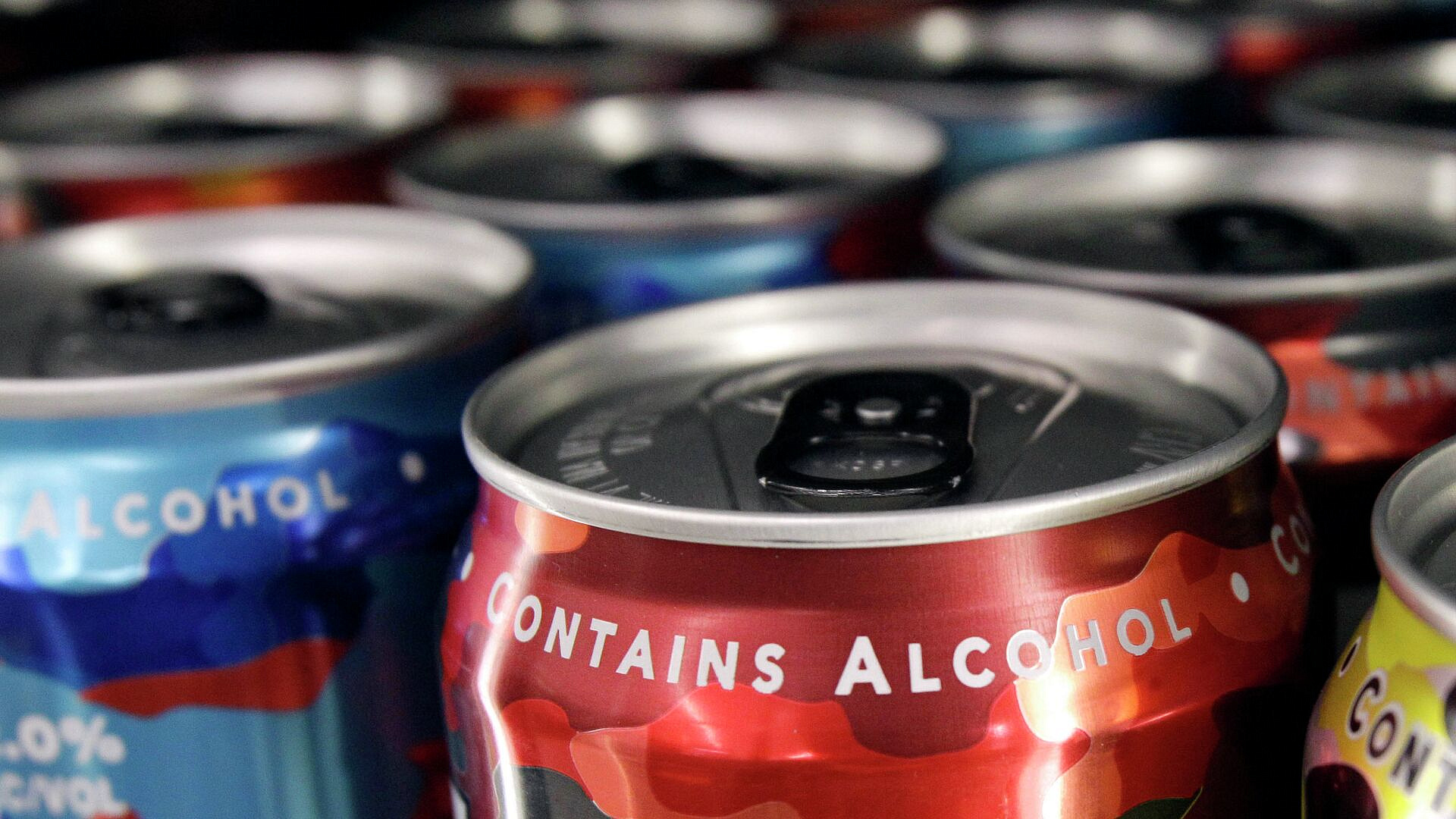 Диетолог рассказала, в чем главная опасность энергетиков