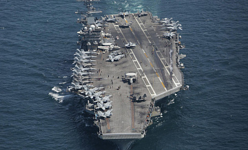 СМИ пишут о визите делегации США на авианосец после переговоров с Ираном