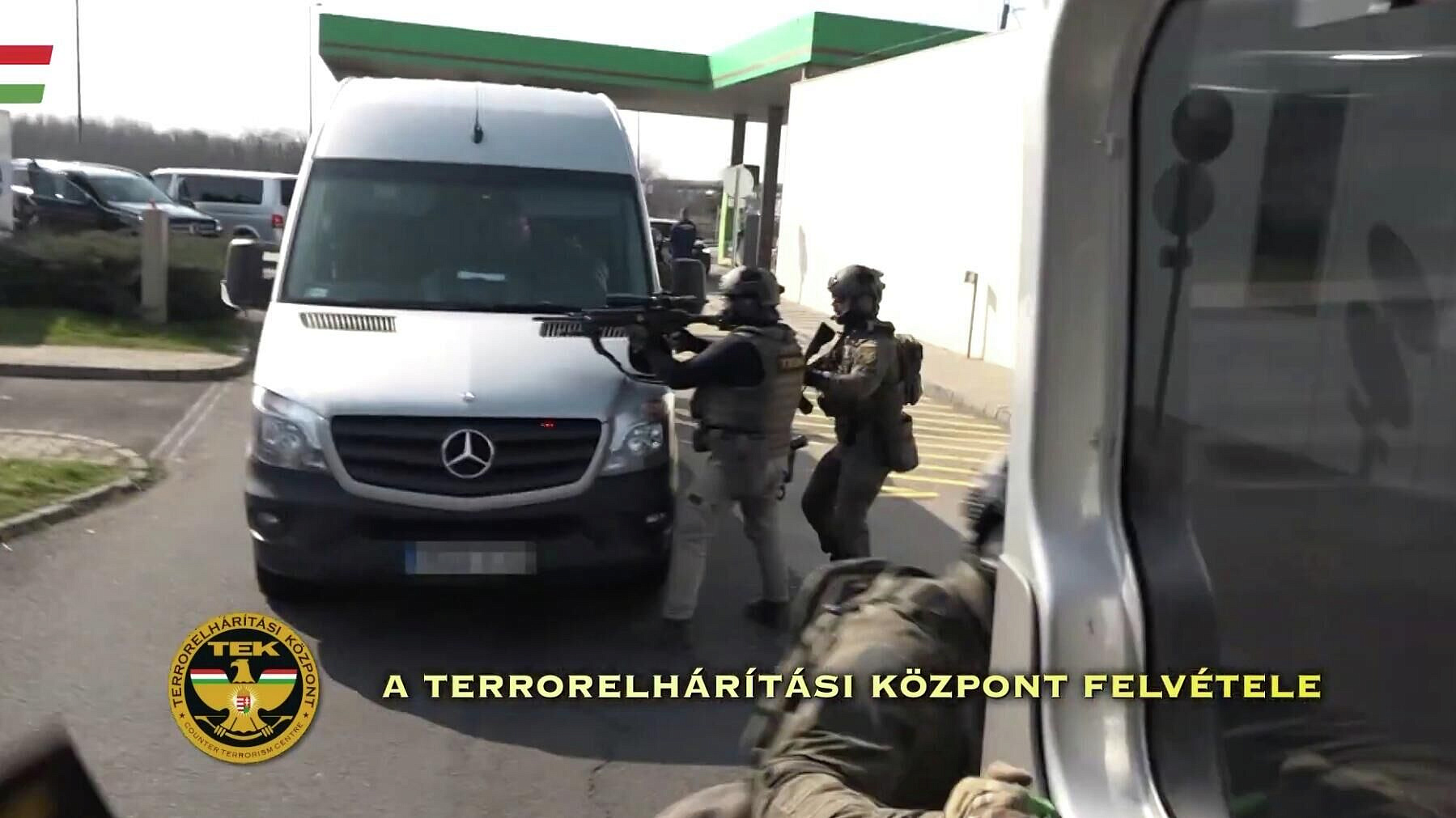 Венгрия согласилась вернуть "Ощадбанку" арестованные автомобили, пишут СМИ