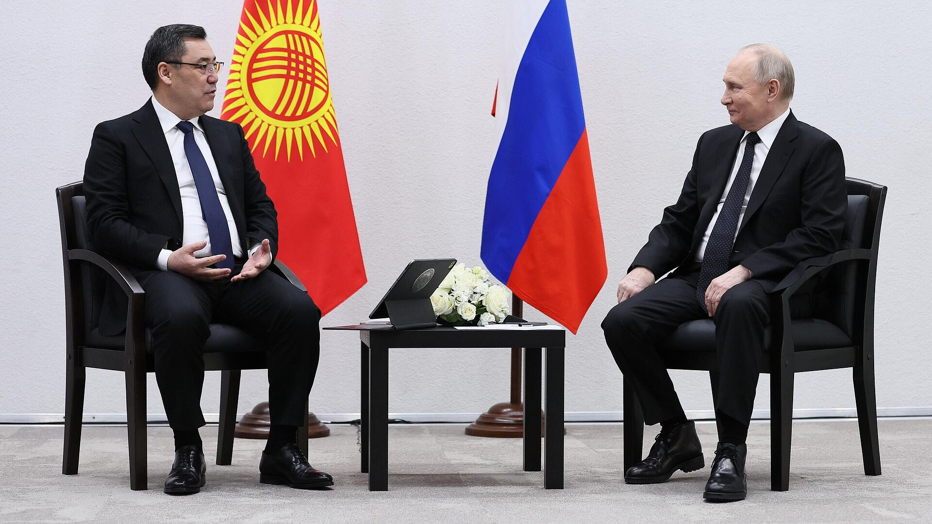 Жапаров пожелал Путину успехов в избирательной кампании