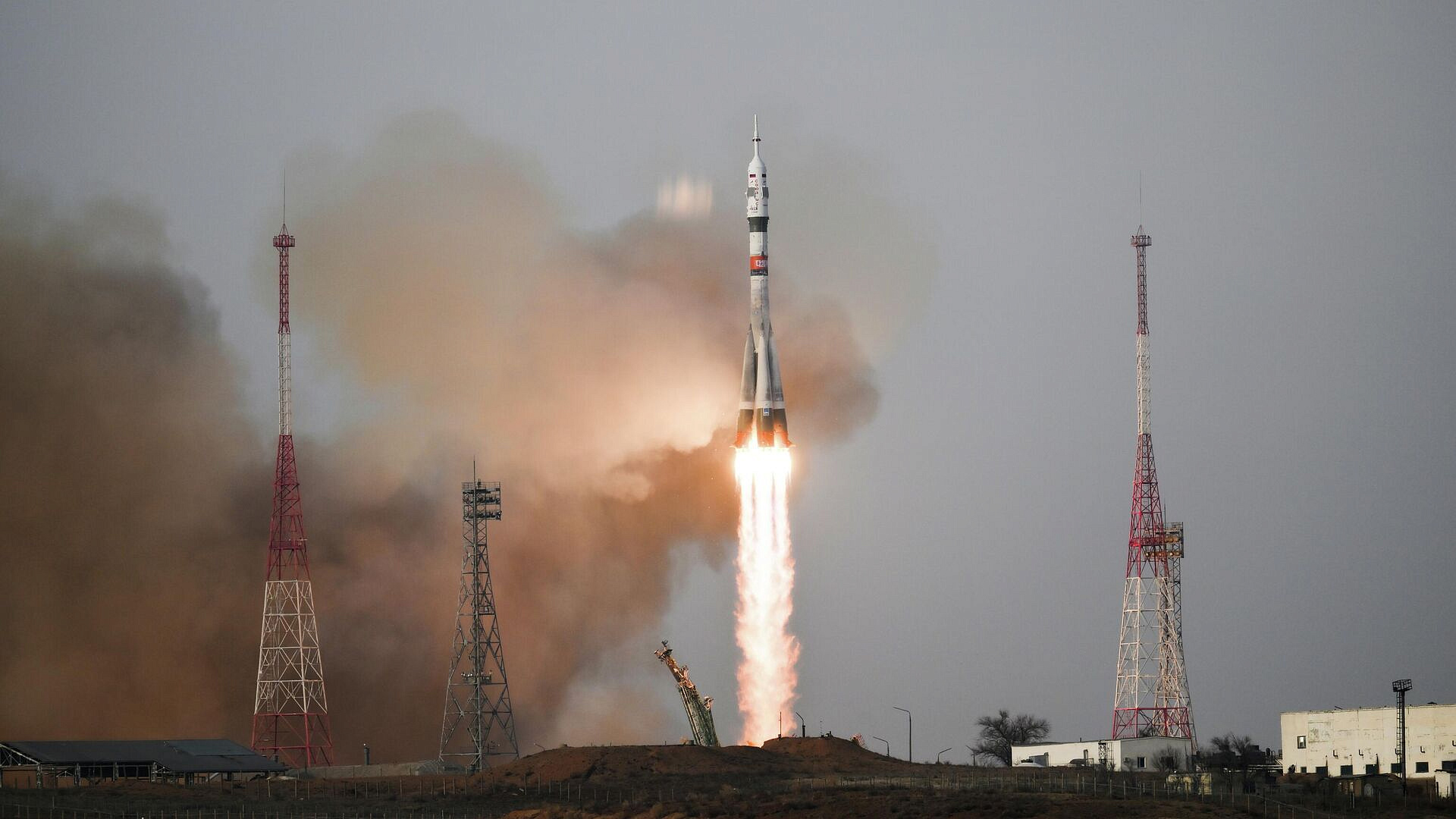 Открытки и картинки с Днем космонавтики 12 апреля