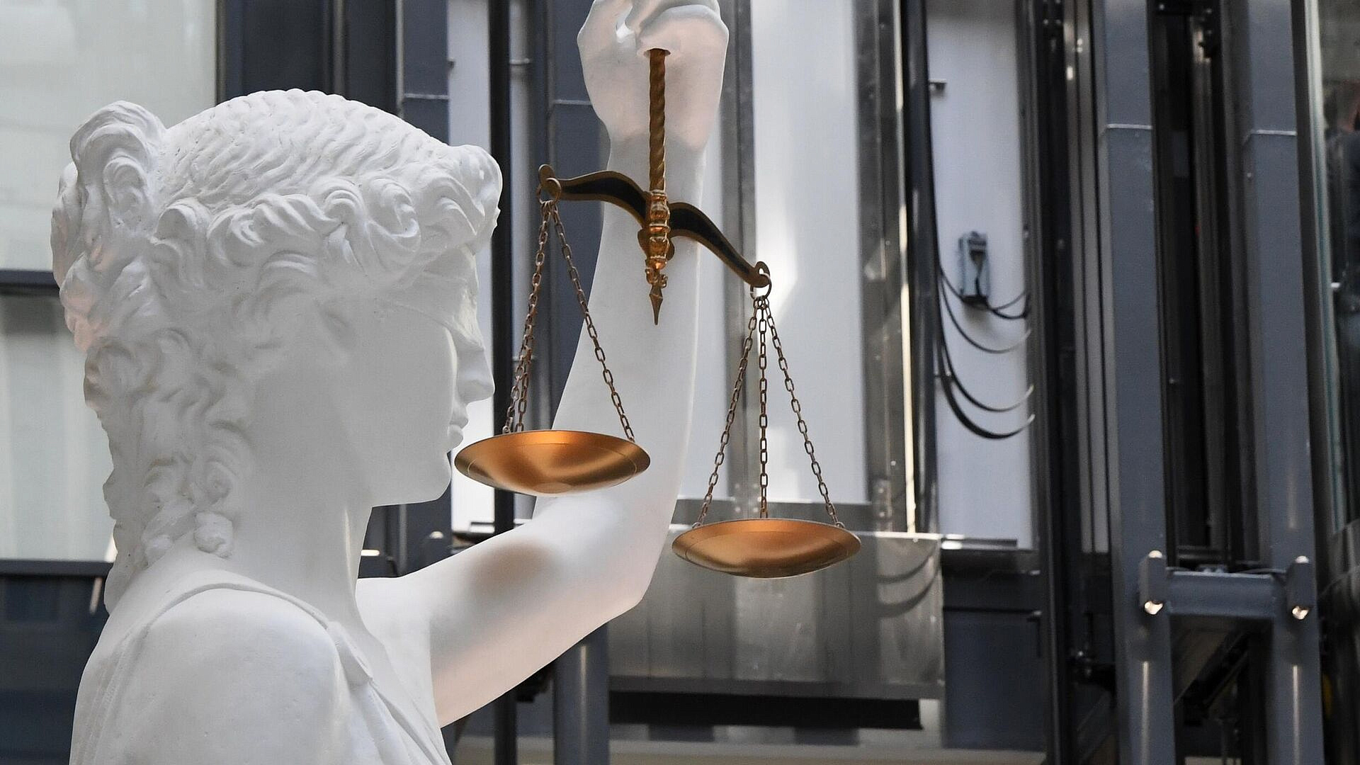 Экс-замглавы Курской корпорации развития приговорили к семи годам