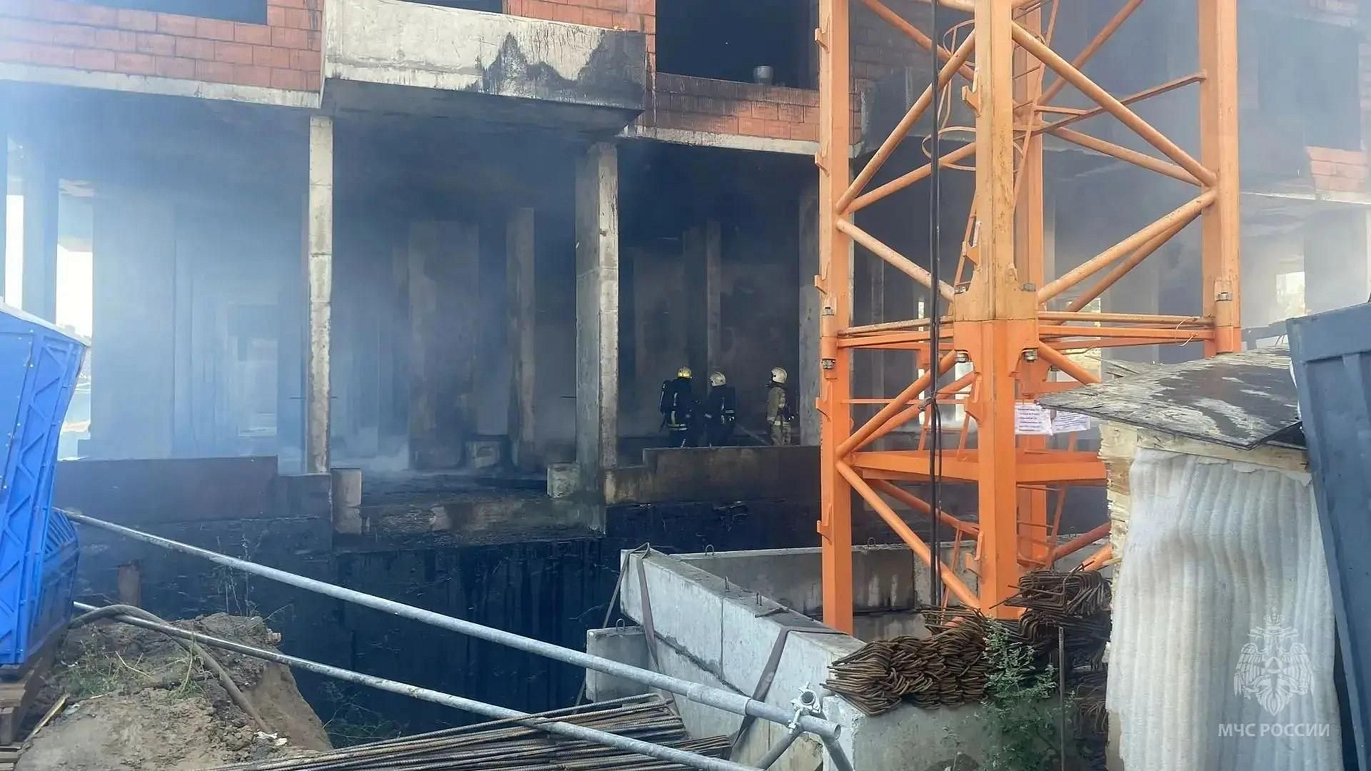 Пострадавшие при пожаре на стройке в Омске находятся в реанимации