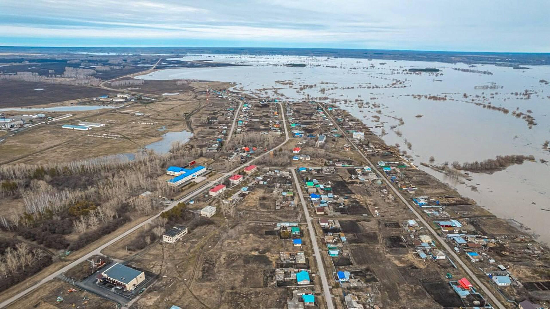 В Тюменской области из-за паводка перекрыли участок автодороги