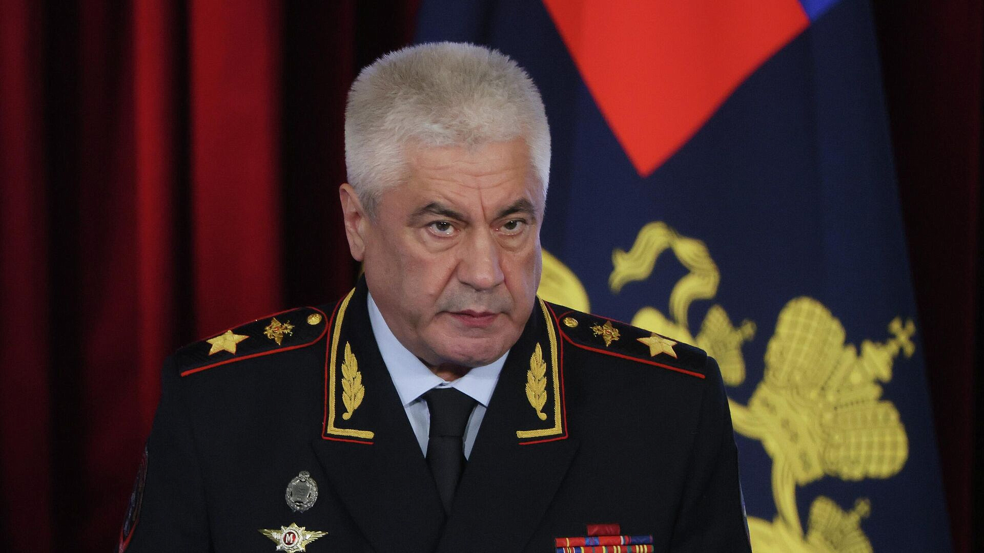 Колокольцев наградил подростков, спасших младенца, лежавшего на обочине