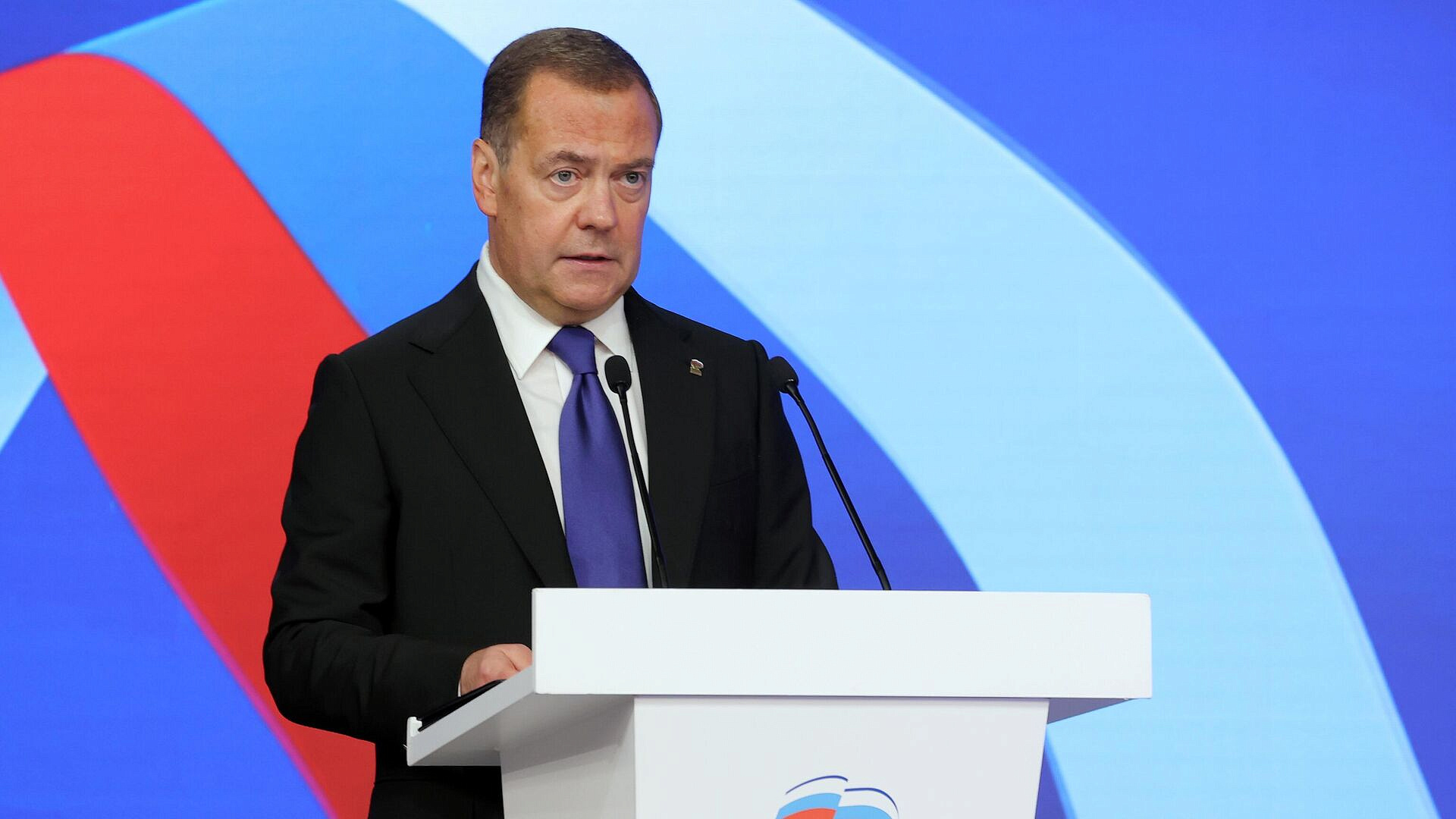 Медведев назвал НАТО инструментом управления миром
