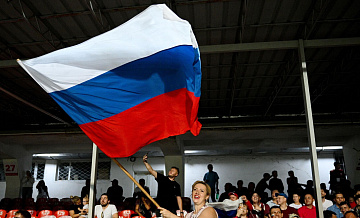 МОК запретил показывать флаг РФ на Олимпиаде после случая на "Тур де Ски"