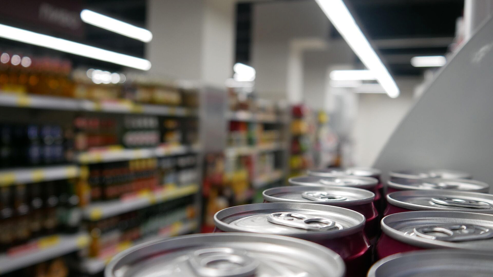 В Свердловской области ограничат продажу энергетиков