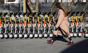 В Москве оштрафовали подростков, катавшихся на самокатах по шоссе