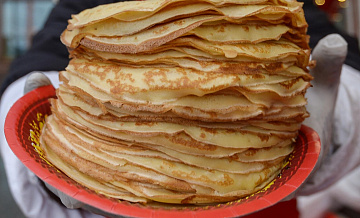 Масленичные гуляния прошли в православном кафедральном соборе Мадрида