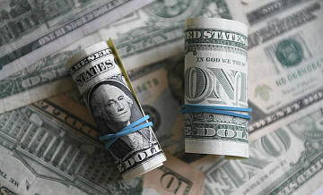 Политизация доллара США наносит ущерб его статусу, заявил эксперт