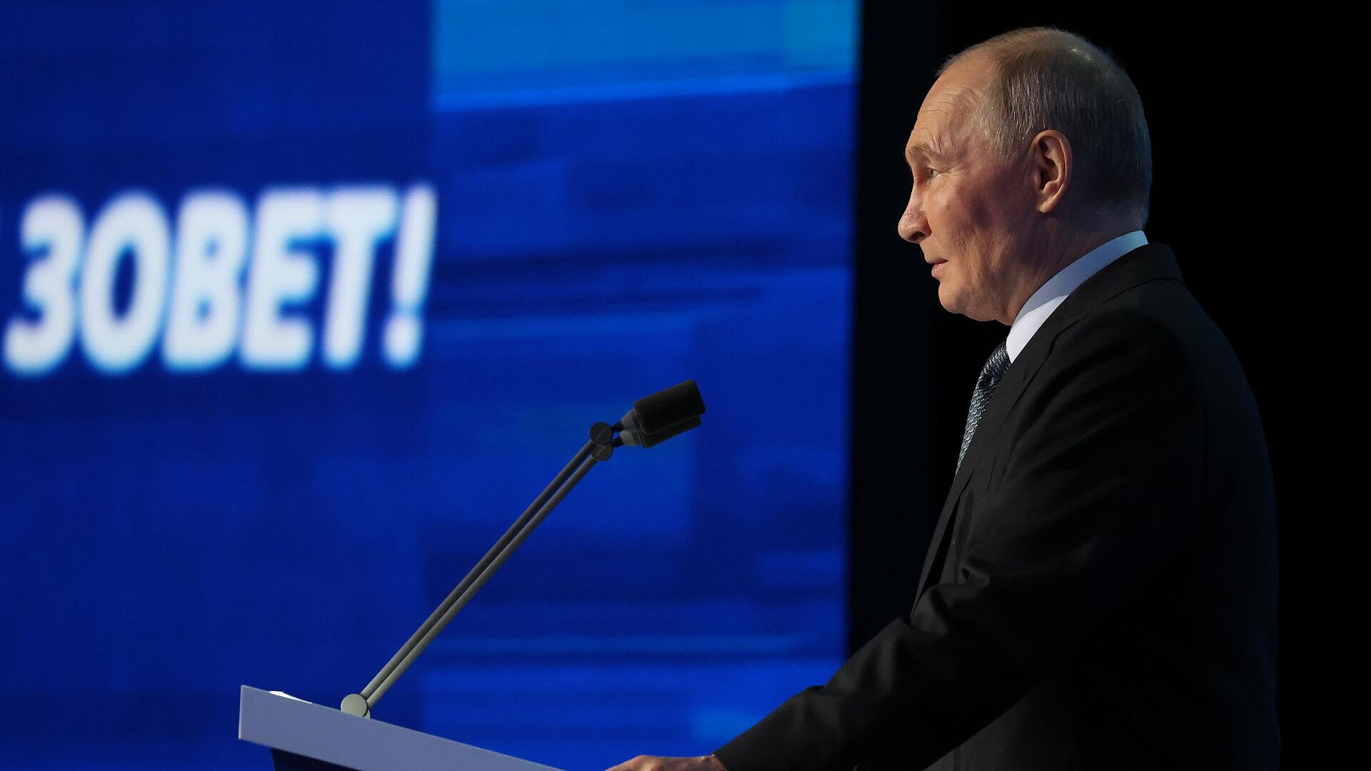 Путин рассказал о планах по строительству ледокольного флота