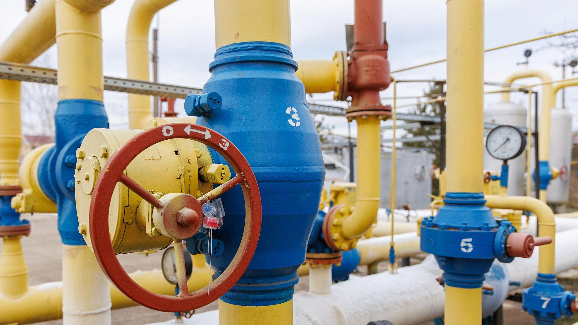 Европа потеряла еще один летний месяц для закачки газа к будущей зиме