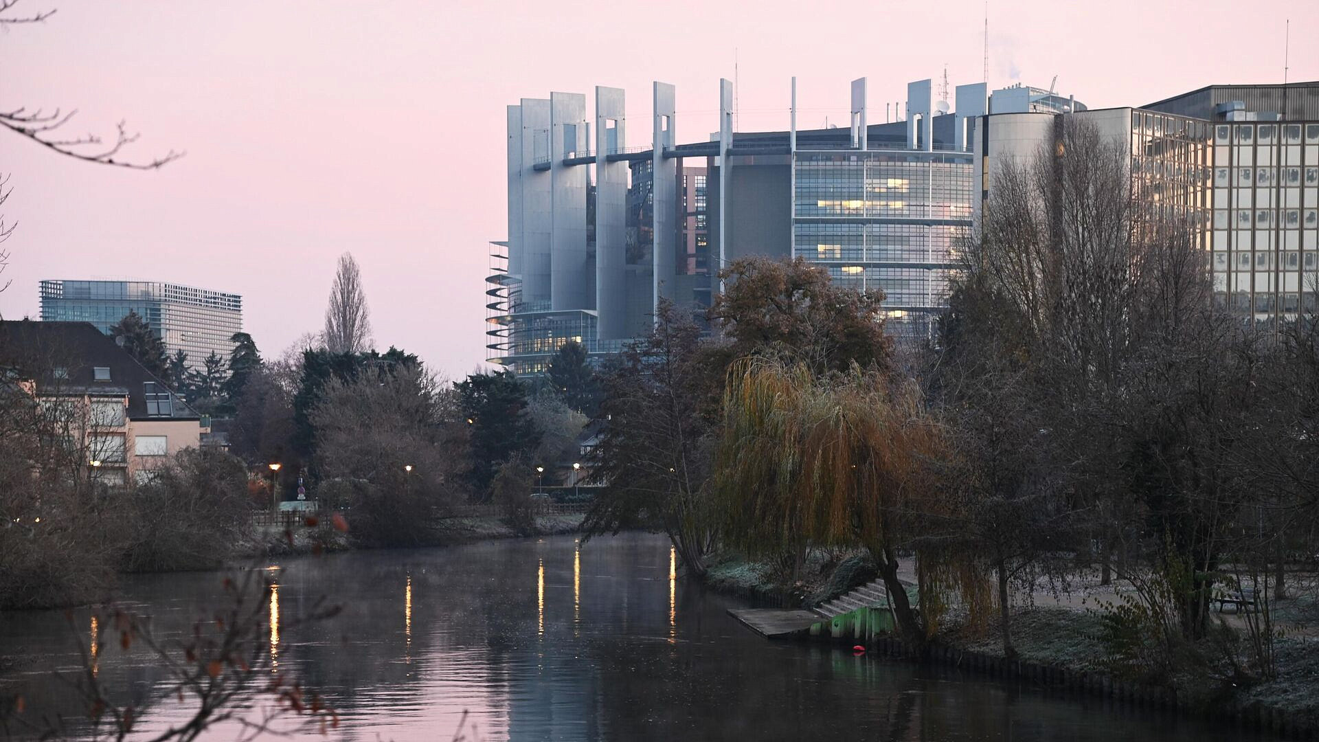 Совет ЕС и Европарламент согласовали беспошлинный импорт украинских товаров