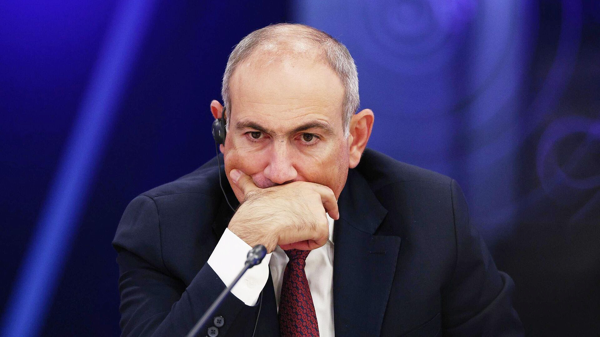 Пашинян заявил, что оппозицию надо лишить возможности работать
