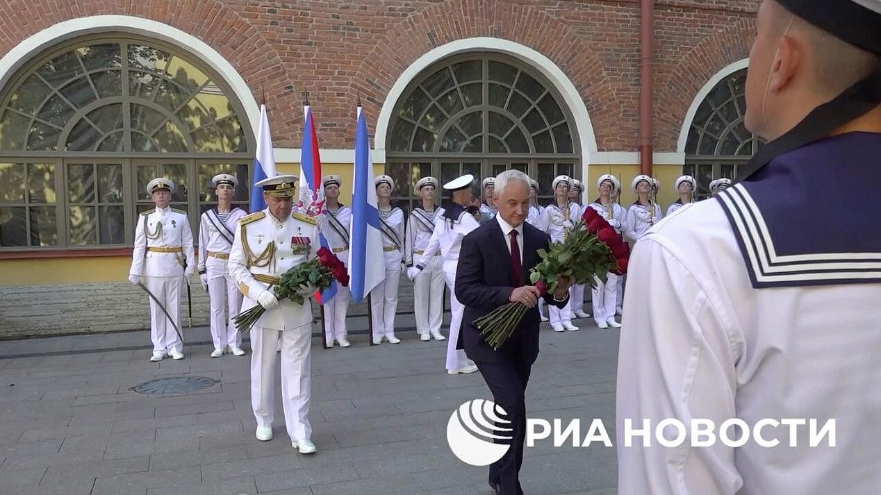 Белоусов открыл в Петербурге бюст адмиралу Ушакову