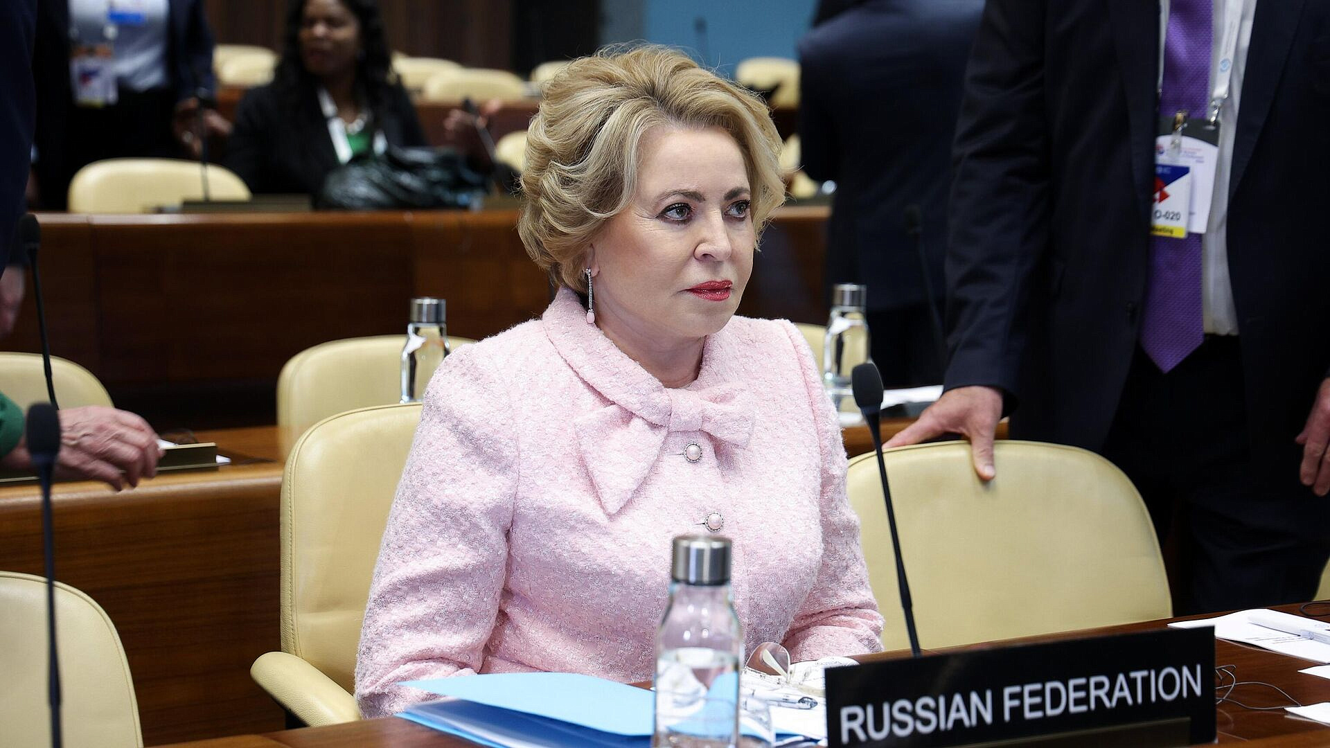 Россия будет добиваться мирных переговоров с Украиной, заявила Матвиенко