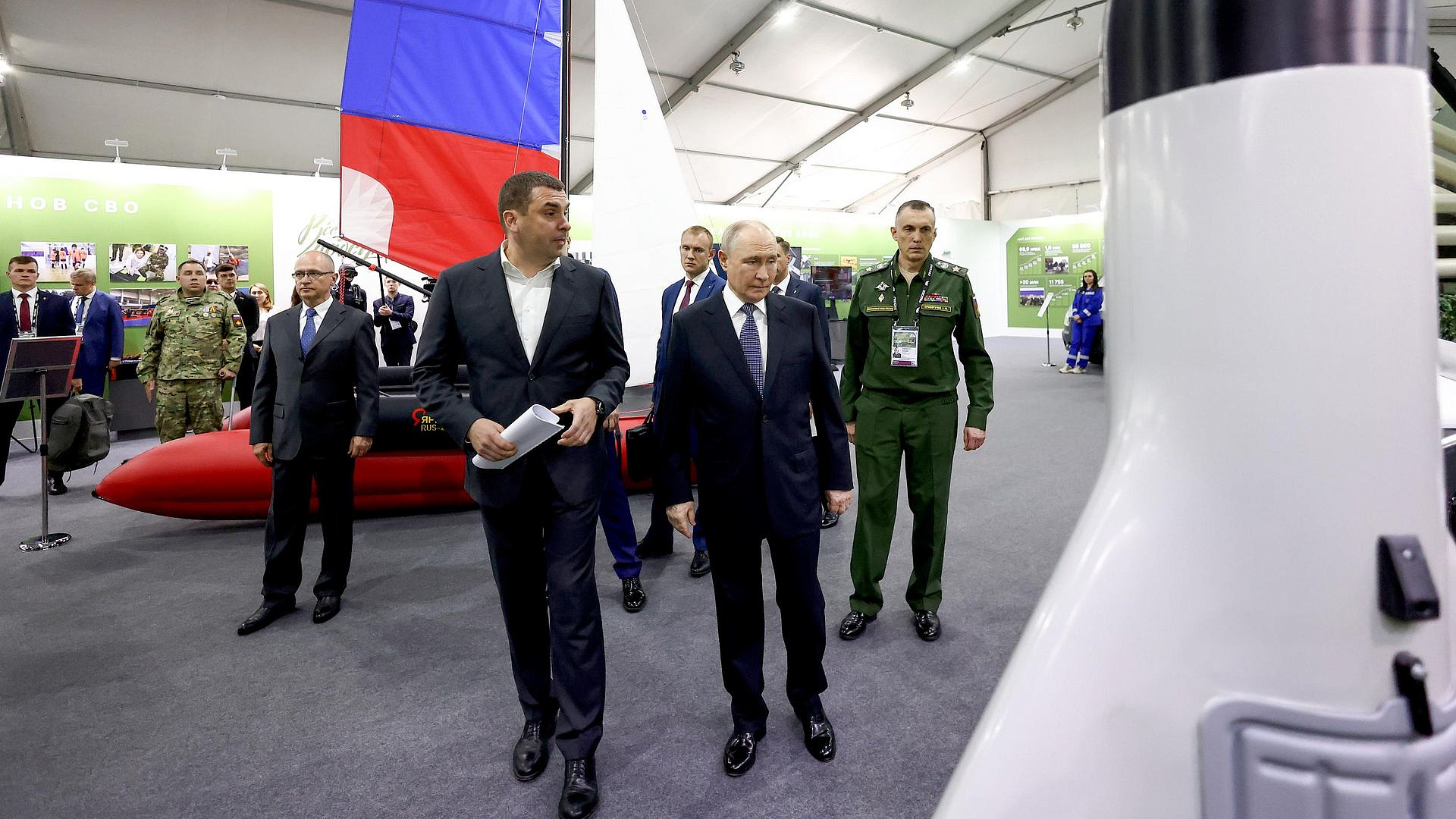 Путину показали макет зенитного ракетно-пушечного комплекса "Панцирь-С"
