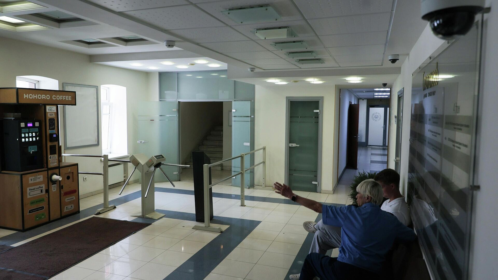 Редактора свердловского отделения URA.RU отпустили из полиции после допроса