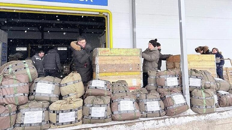 Удмуртские волонтеры отправили в зону СВО более ста защитных костюмов