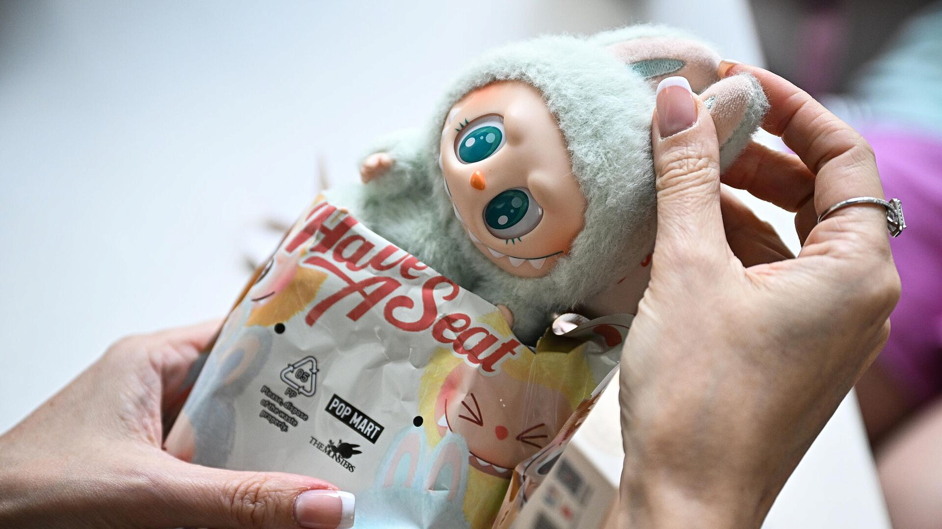 СМИ: игрушки Лабубу захватили США