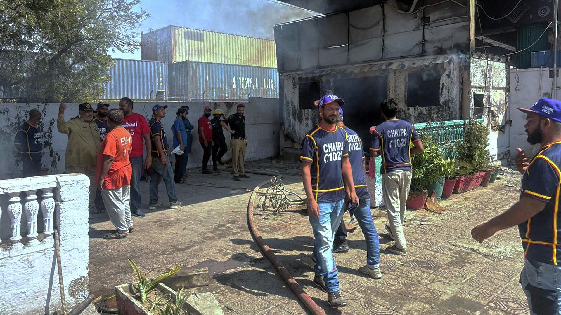 Американские морпехи стреляли в протестующих в Карачи