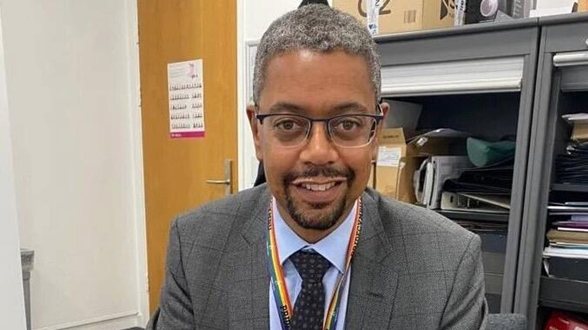 Правительство Уэльса впервые возглавит темнокожий политик