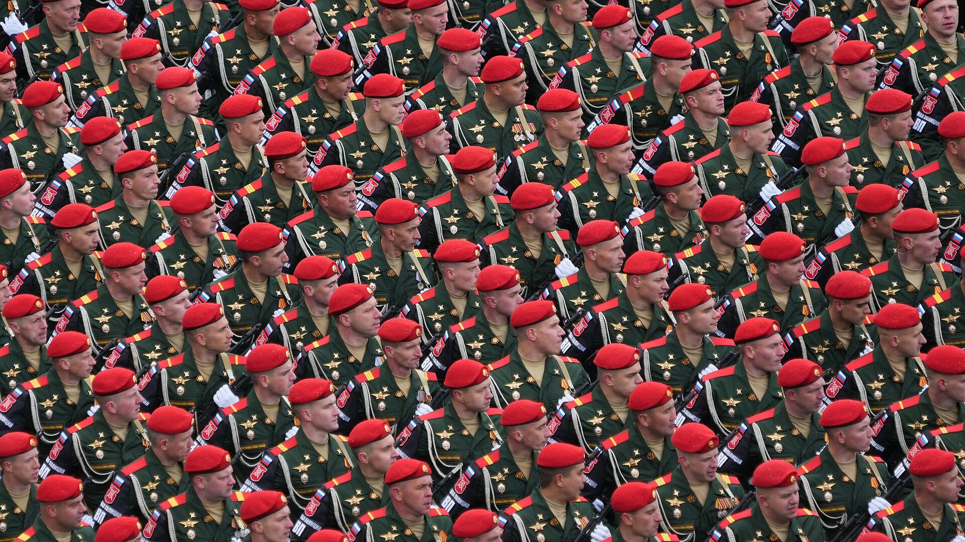 В России в военных парадах приняли участие более 150 тысяч человек