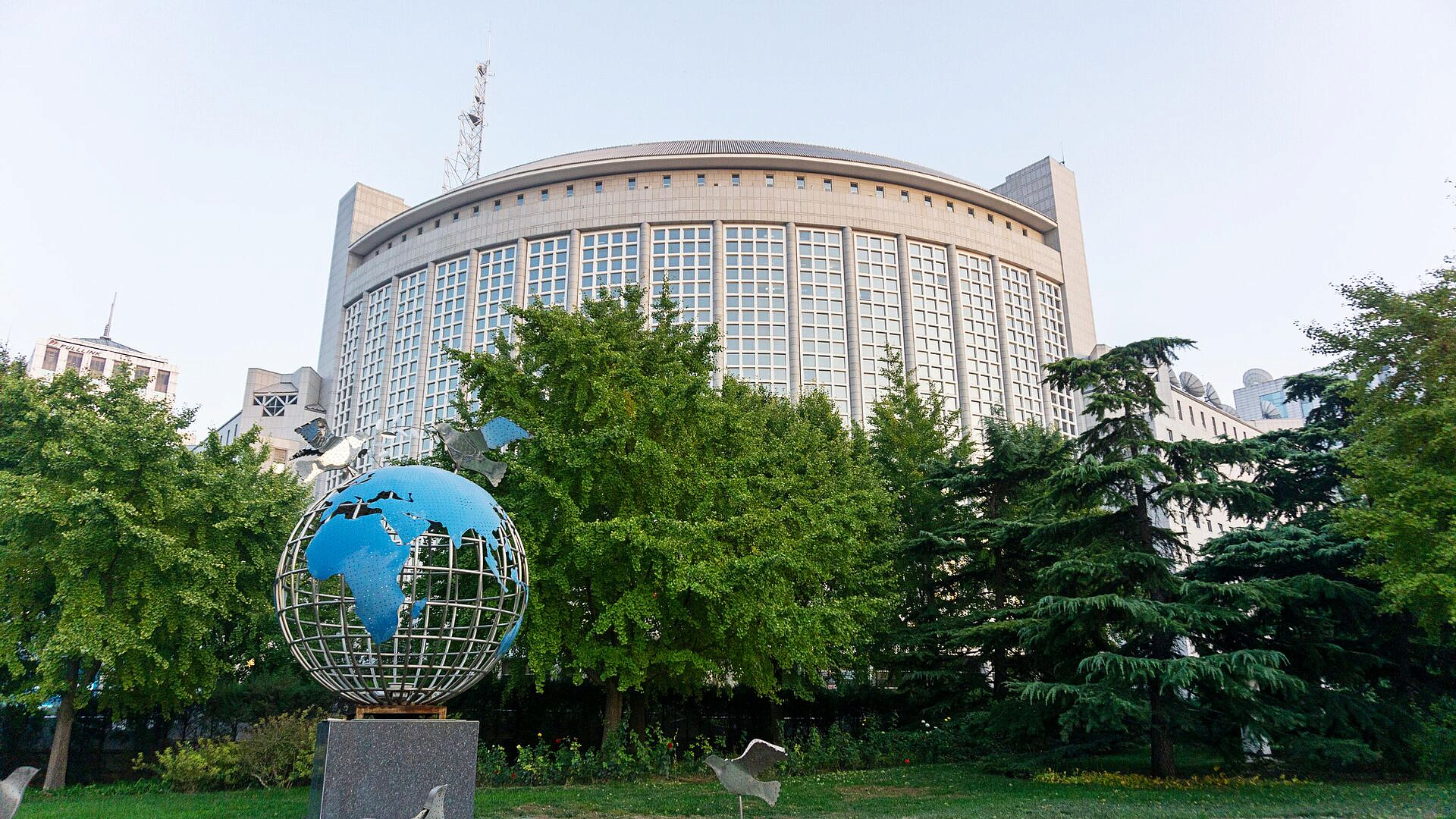 G7 избегает обсуждения ответственности США за ядерное разоружение