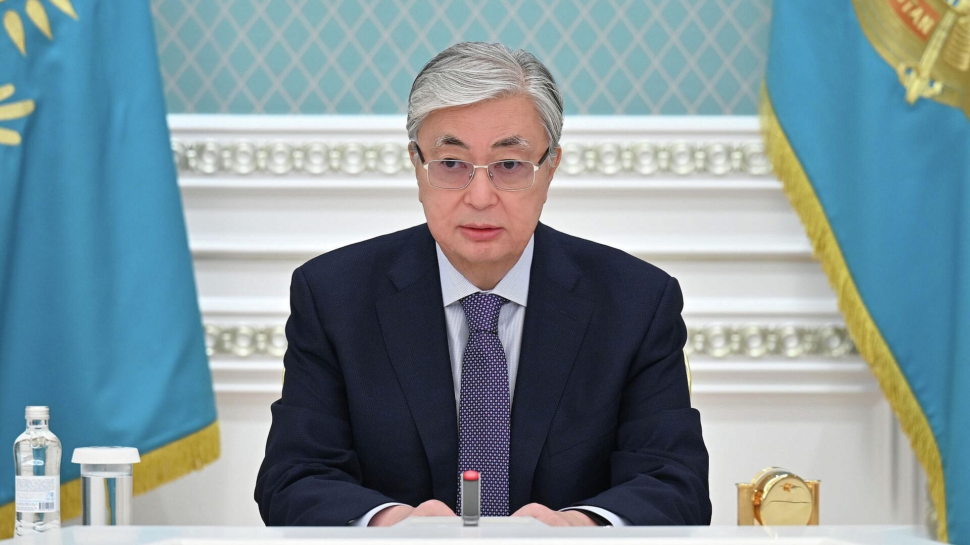 Токаев поздравил Пашиняна с победой его партии на парламентских выборах