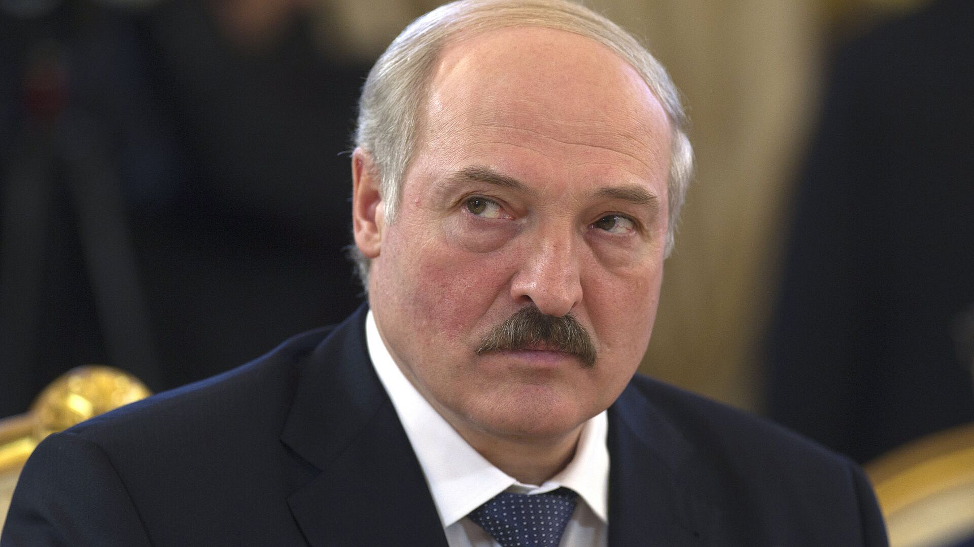 Лукашенко рассказал об обсуждении с Путиным строительства ВСМ до Минска