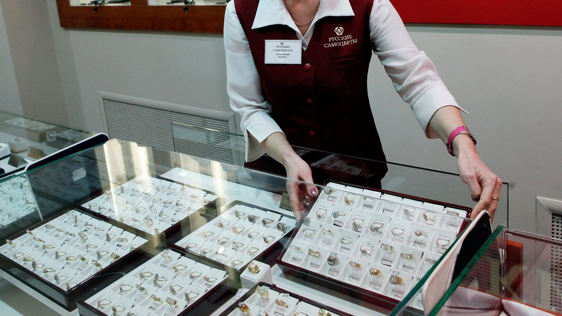 Власти одобрили добровольное клеймение ювелирных изделий при экспорте