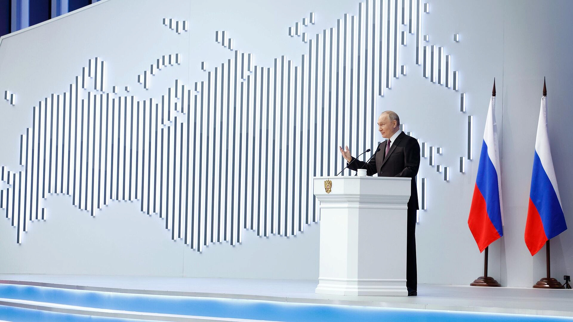 Путин: необходимо наращивать пропускную ж/д способность в южном направлении