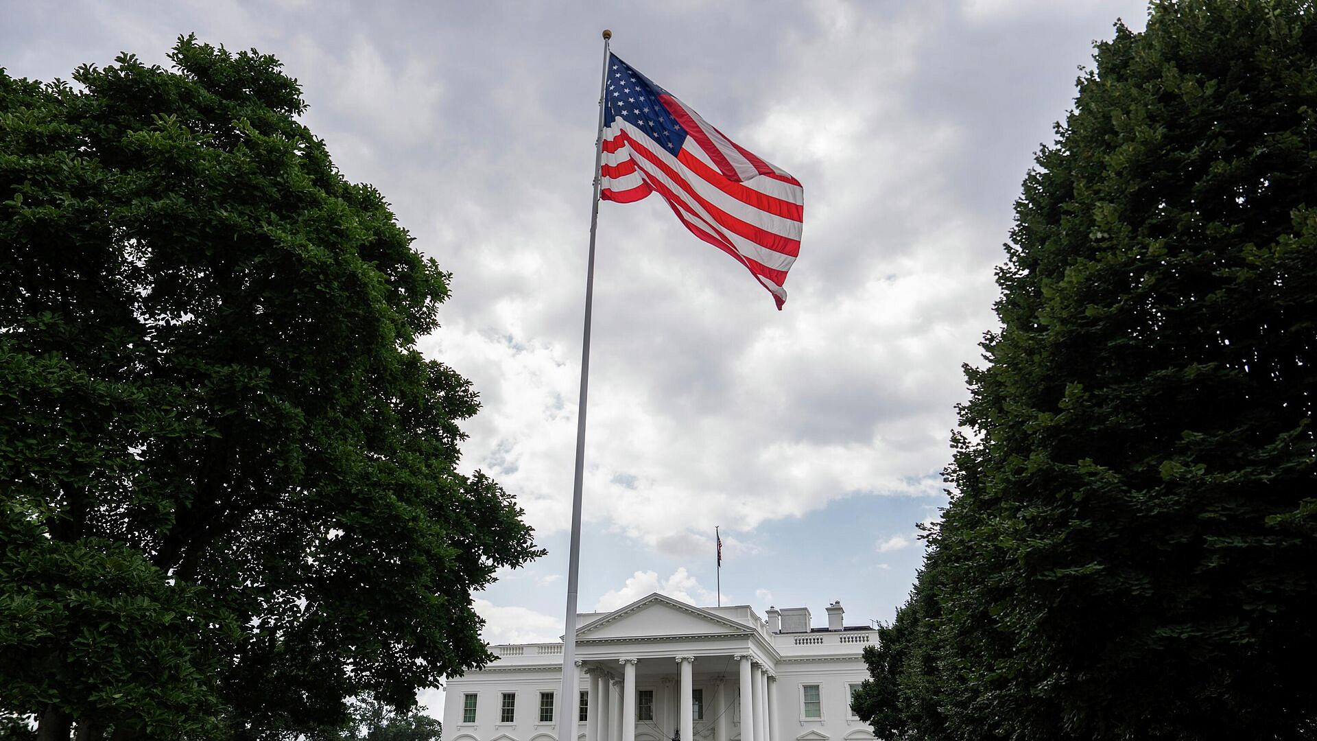 СМИ: руководство США переезжает на военные базы после убийства Кирка