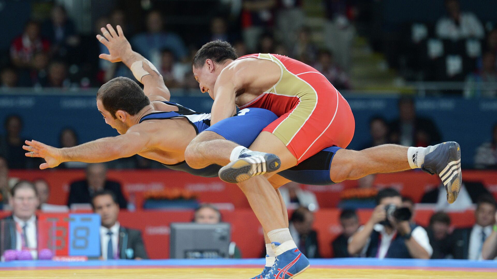 Борец Исаев дисквалифицирован с чемпионата России за ненормативную лексику