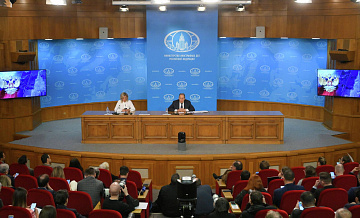 Россия выше хамского отношения Макрона к истории, заявил Лавров