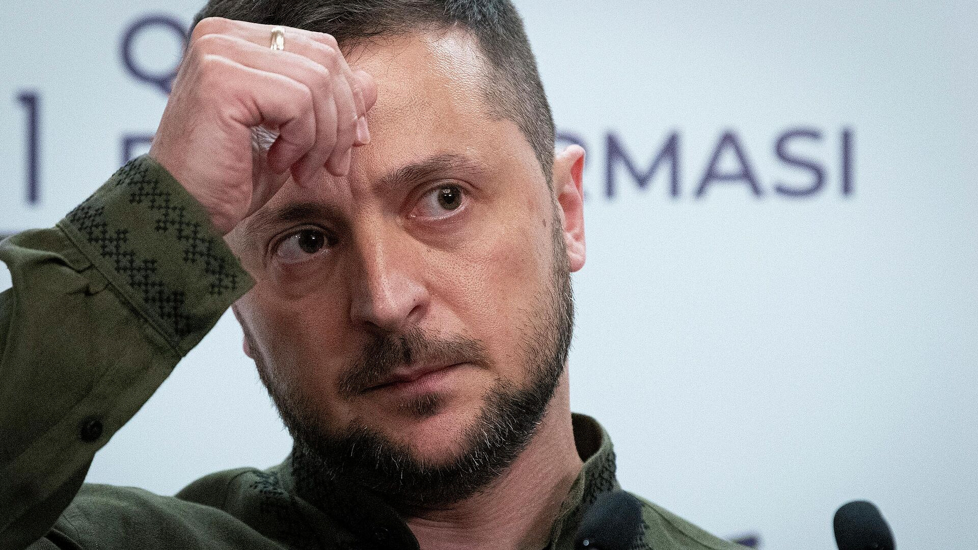 Зеленский хочет напоминать Рэмбо, но ему это не удается, заявил Песков