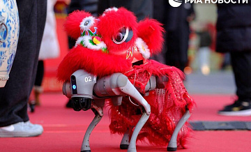 В Пекине традиционный танец льва исполнили робо-собаки
