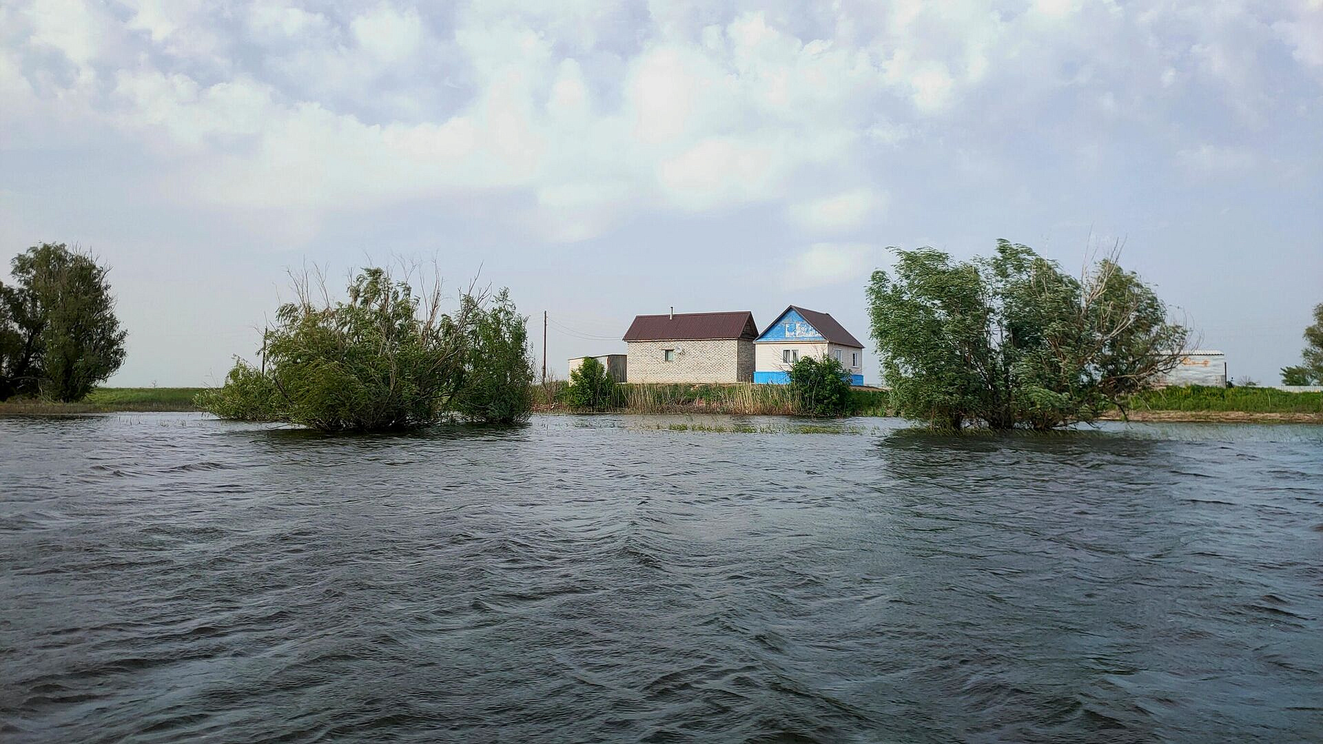В чеченском селе размыло дамбу